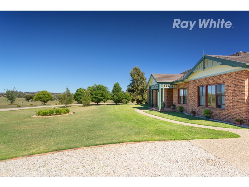 389 Burma Road, Table Top NSW 2640