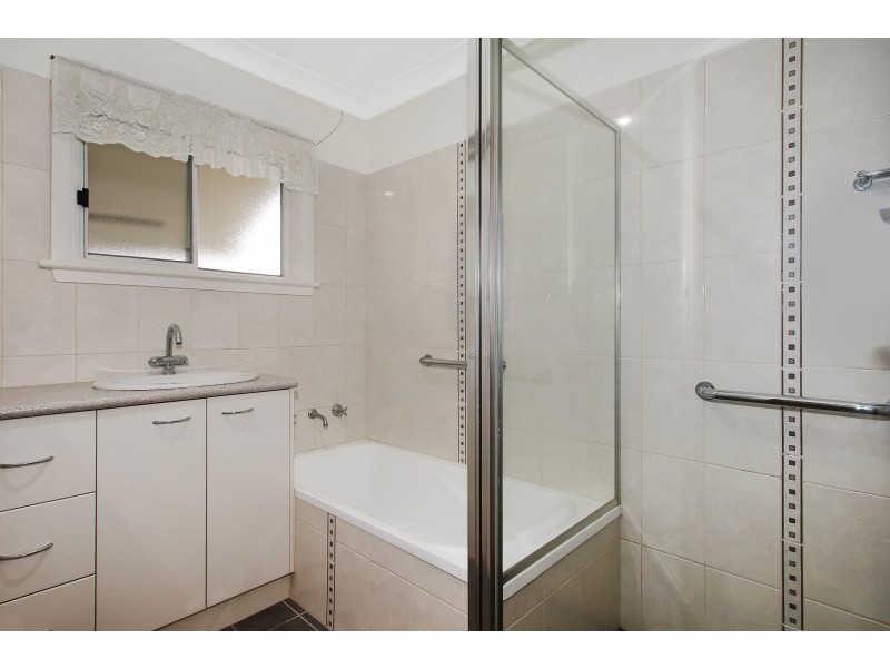 450 Bundarra Place, Lavington NSW 2641