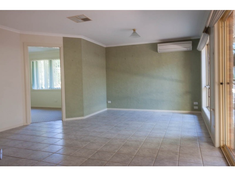 8 Bartholomew Street, Glenroy NSW 2640