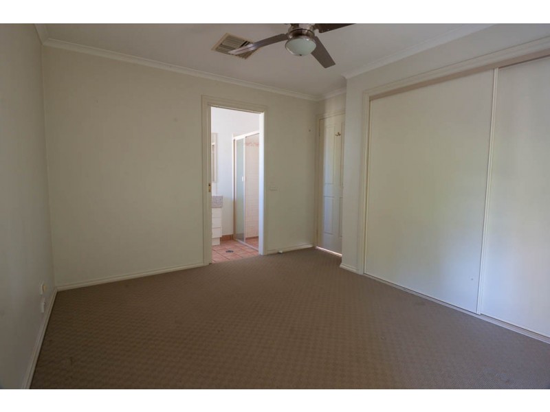 8 Bartholomew Street, Glenroy NSW 2640