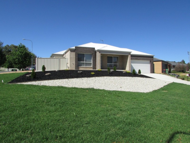 32 Cornwall Avenue, Hamilton Valley NSW 2641