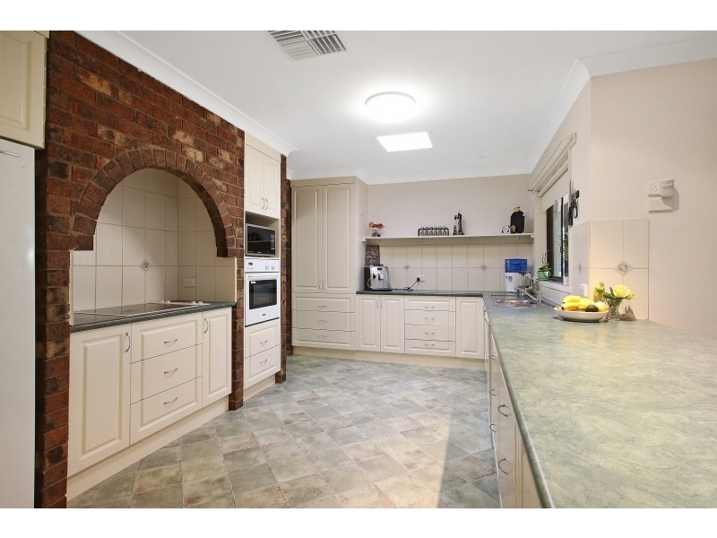 24 Sunwood Drive, Lavington NSW 2641