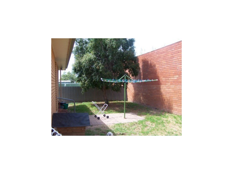 2/445 Wantigong Street, Lavington NSW 2641