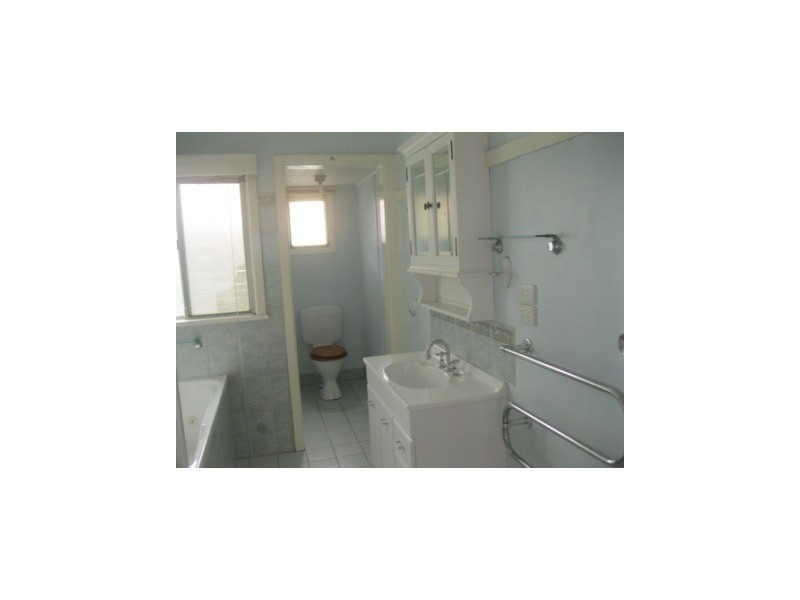 860 Watson Street, Albury NSW 2640