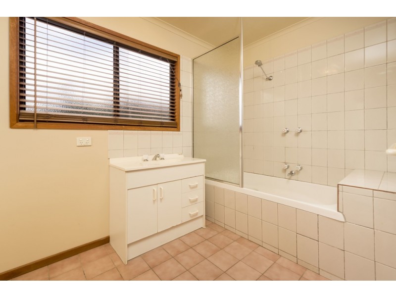 410 Colley Street, Lavington NSW 2641