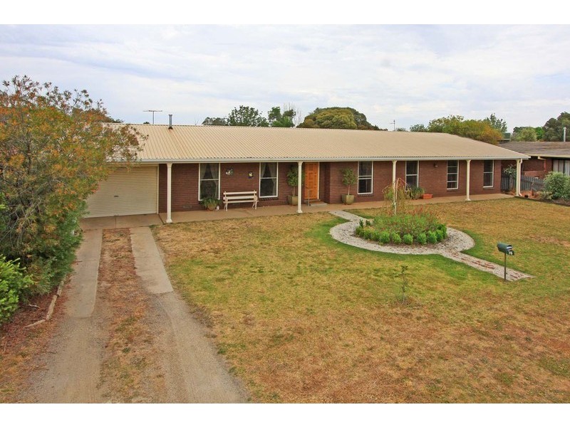 76 James Cook Ave, Howlong NSW 2643