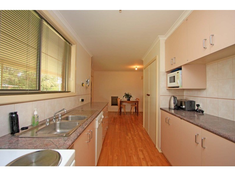 76 James Cook Ave, Howlong NSW 2643