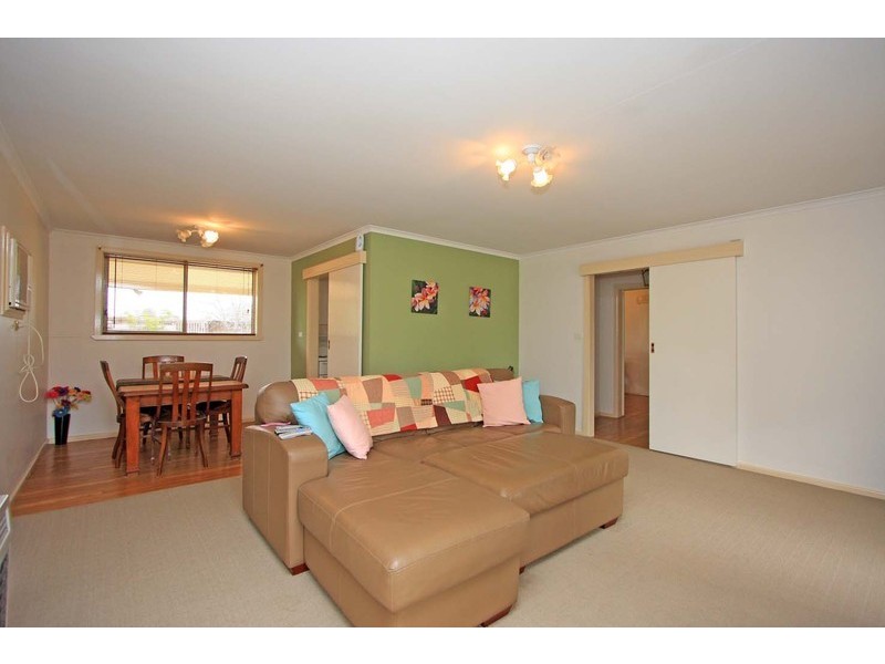 76 James Cook Ave, Howlong NSW 2643