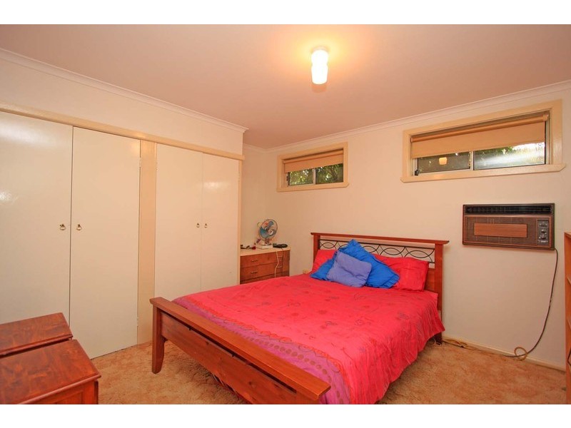 76 James Cook Ave, Howlong NSW 2643