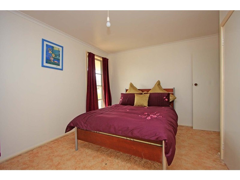 76 James Cook Ave, Howlong NSW 2643