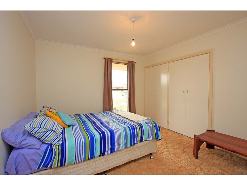 76 James Cook Ave, Howlong NSW 2643