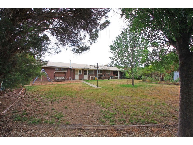 76 James Cook Ave, Howlong NSW 2643