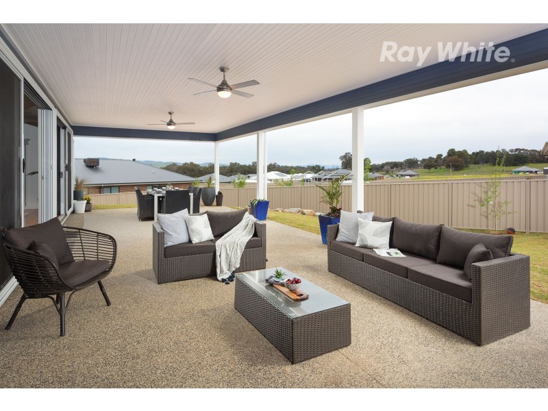 2 Regent Street, Springdale Heights NSW 2641