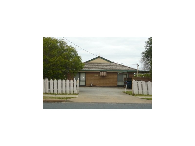2/610 Kemp Street, Lavington NSW 2641