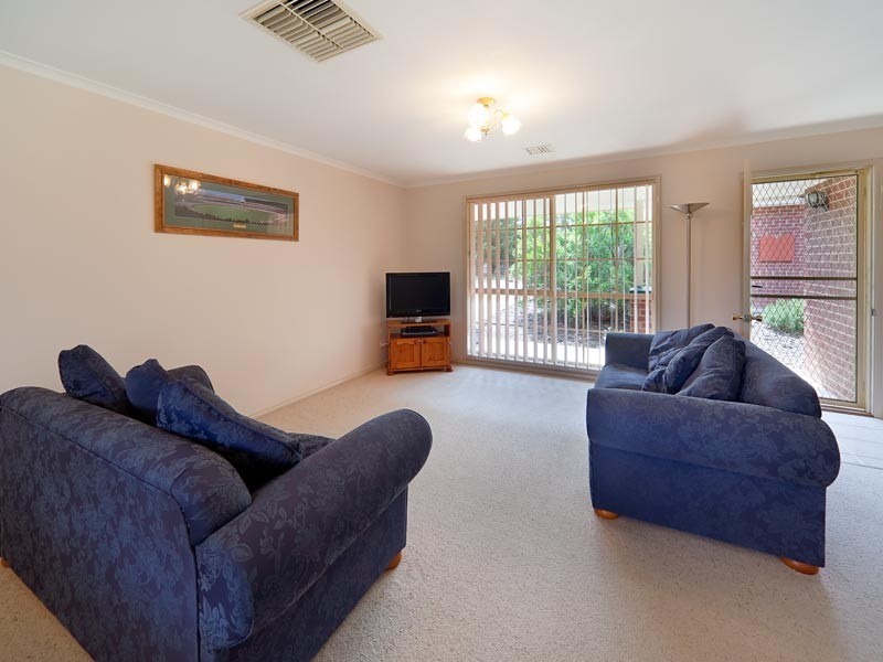 2/11 Heppner Court, Thurgoona NSW 2640