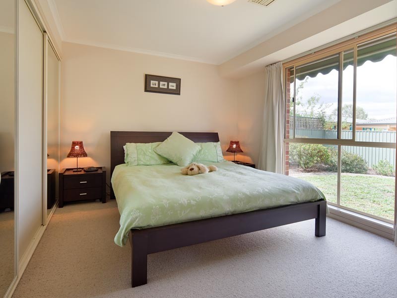 2/11 Heppner Court, Thurgoona NSW 2640