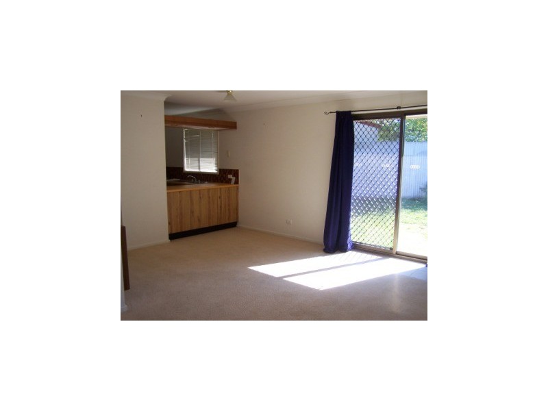 2/567 Woodbury Court, Lavington NSW 2641