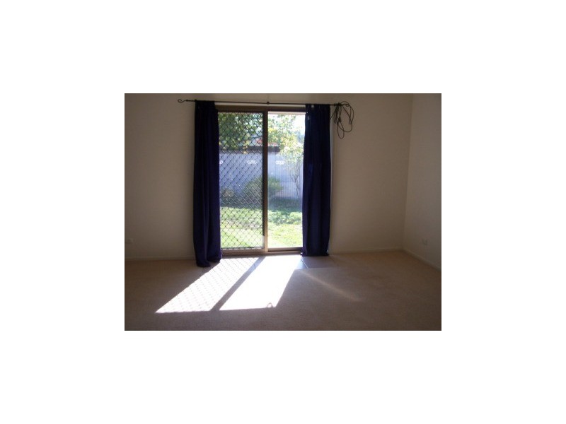 2/567 Woodbury Court, Lavington NSW 2641