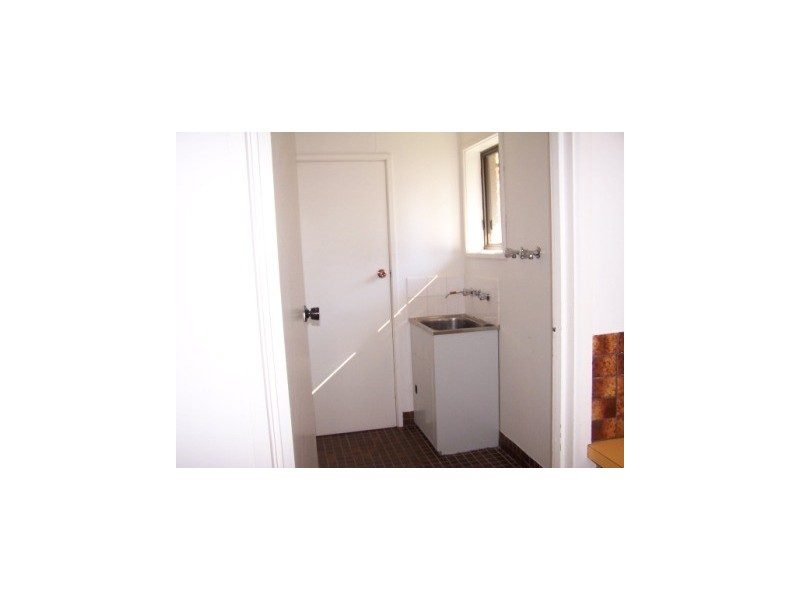 2/567 Woodbury Court, Lavington NSW 2641