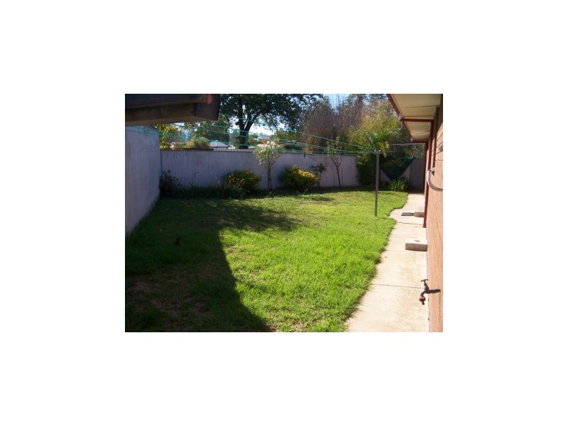 2/567 Woodbury Court, Lavington NSW 2641