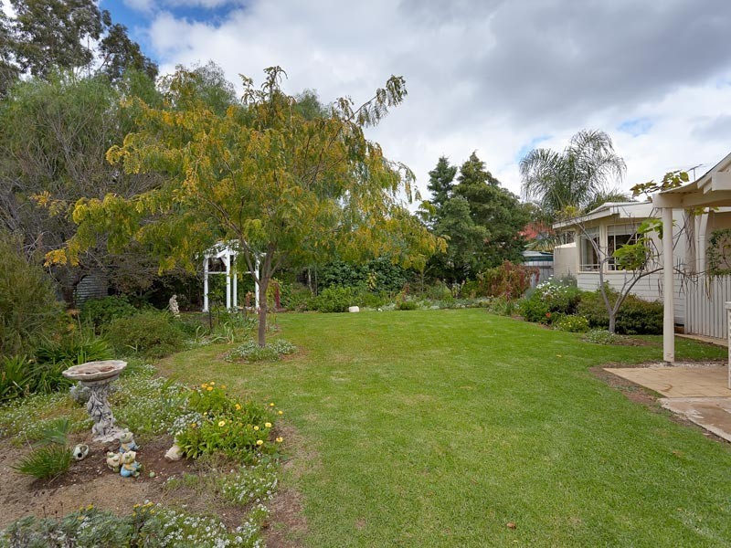 10 Charles Street, Balldale NSW 2646