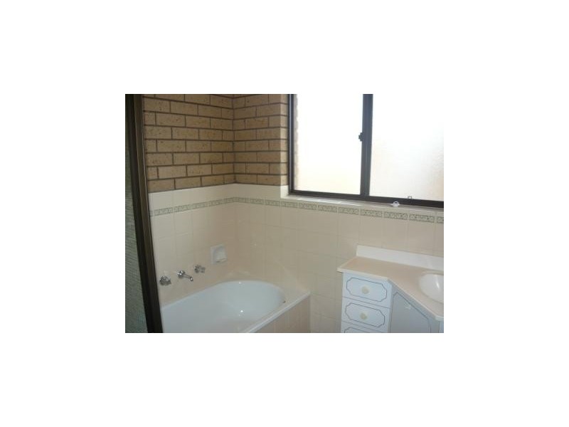 9/413 Bevan Street, Lavington NSW 2641