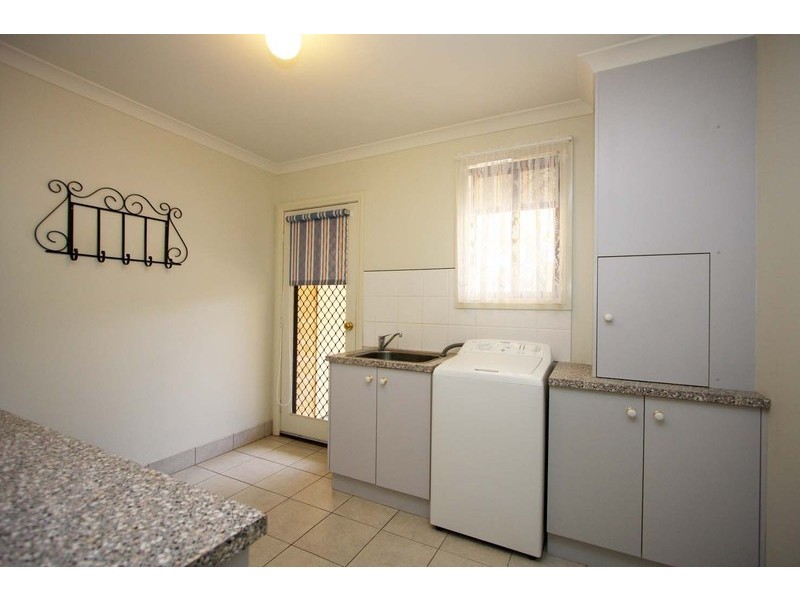 90 Larmer Street, Howlong NSW 2643