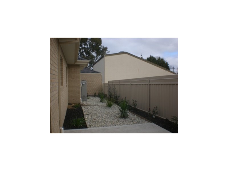 2/107  Hawkins Street, Howlong NSW 2643
