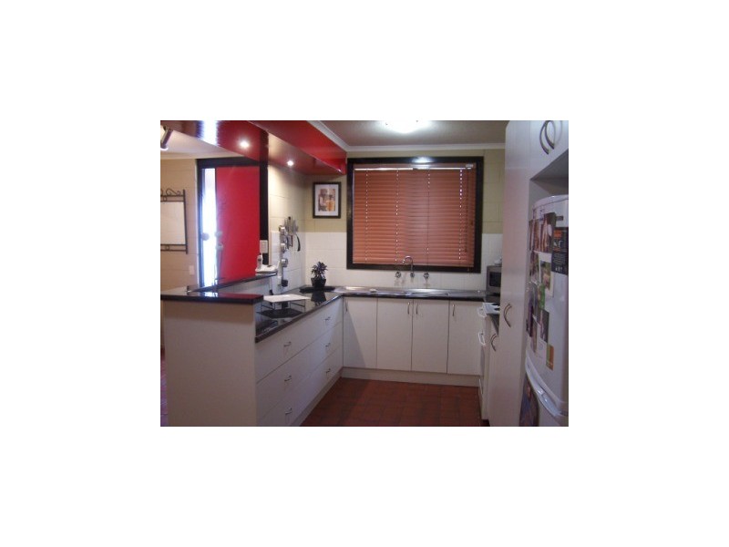 2/521 Margaret Place, Lavington NSW 2641