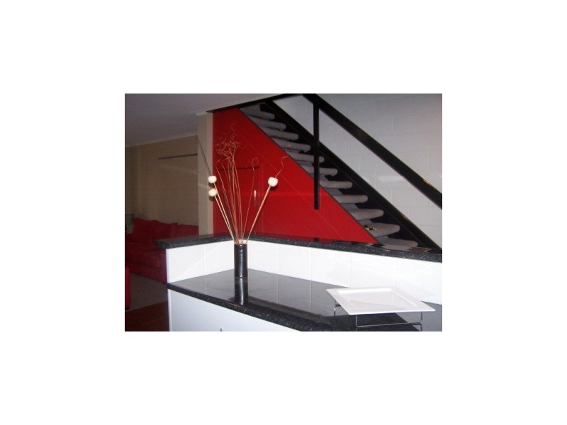 2/521 Margaret Place, Lavington NSW 2641