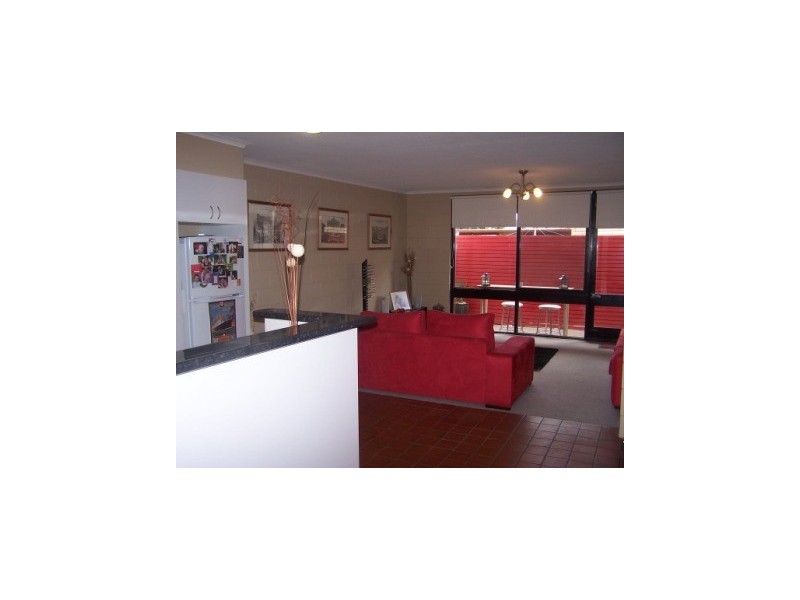 2/521 Margaret Place, Lavington NSW 2641