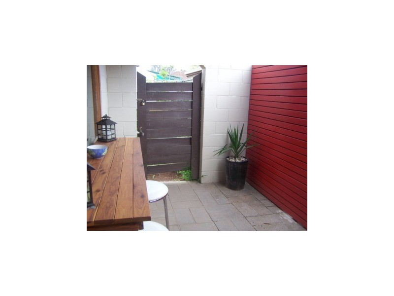 2/521 Margaret Place, Lavington NSW 2641