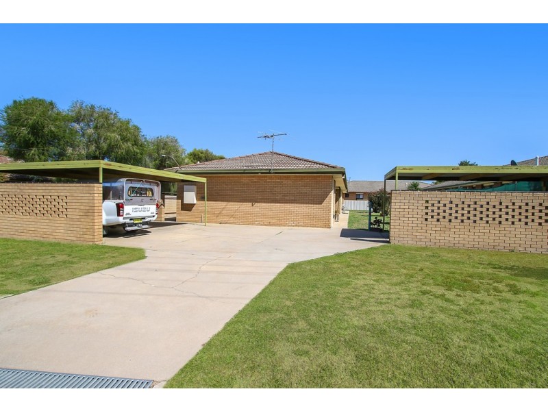 2/623 Prune Street, Lavington NSW 2641