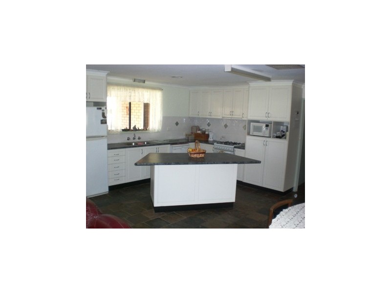 4  Pell Street, Howlong NSW 2643