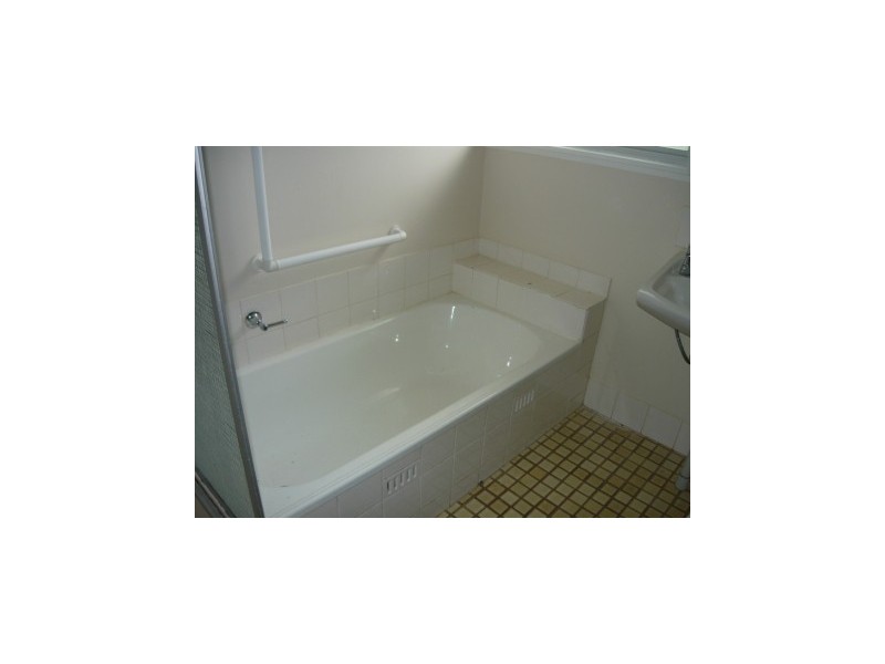 96  Kurrajong Crescent, West Albury NSW 2640