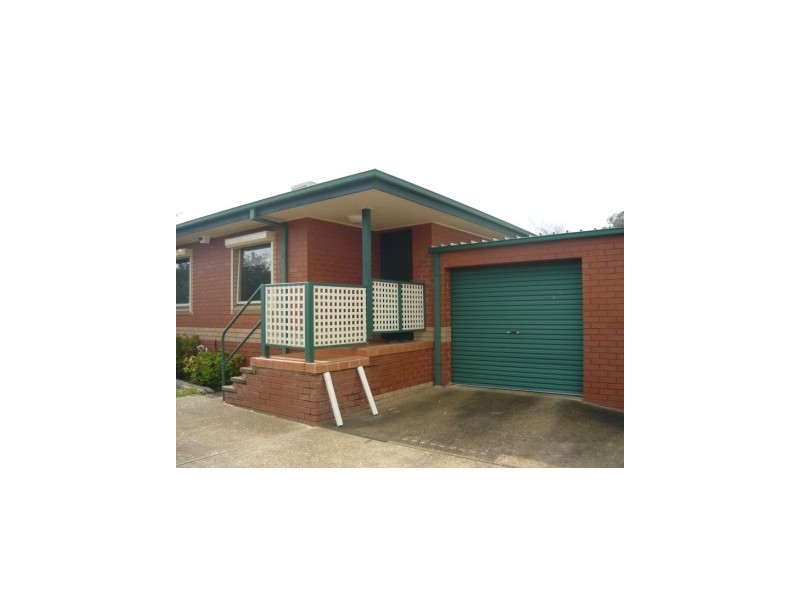 2/590 Livermore Street, Lavington NSW 2641