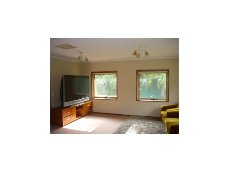 2/590 Livermore Street, Lavington NSW 2641