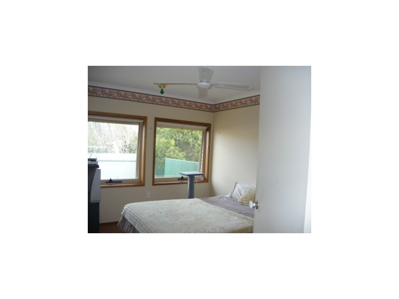 2/590 Livermore Street, Lavington NSW 2641