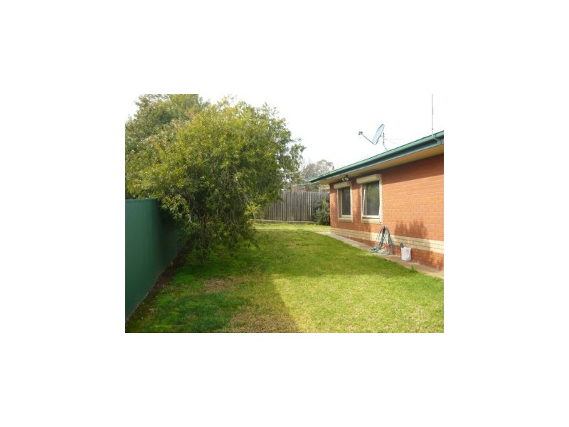 2/590 Livermore Street, Lavington NSW 2641