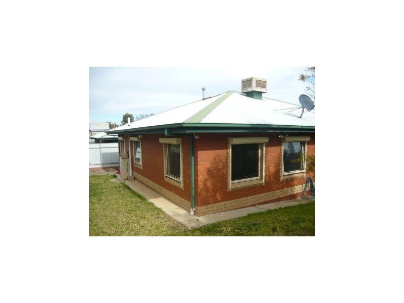 2/590 Livermore Street, Lavington NSW 2641