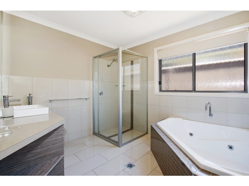 15 Lawson Circuit, Lavington NSW 2641