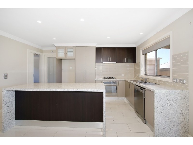 15 Lawson Circuit, Lavington NSW 2641