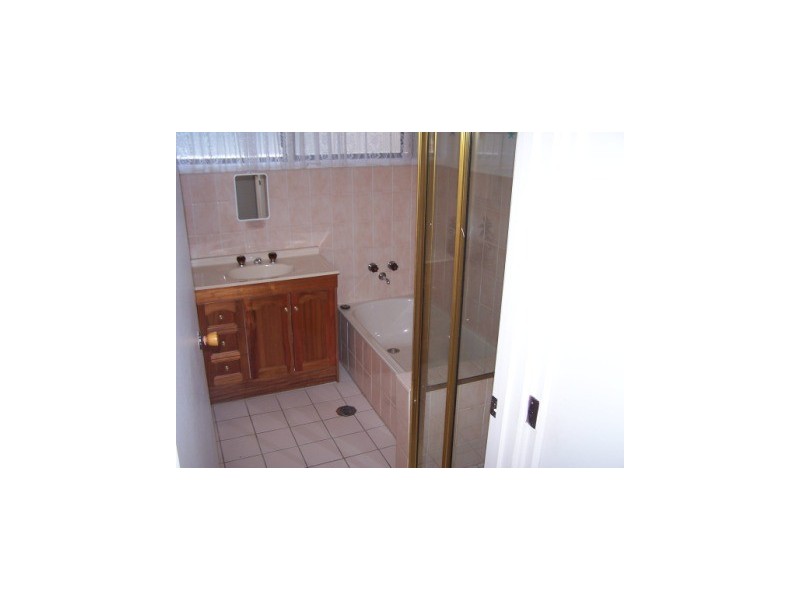 2/523 Nagle Road, Lavington NSW 2641