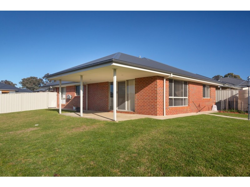 11 Baxter Court, Lavington NSW 2641