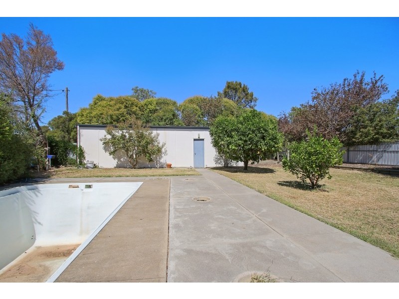 537 Sanders Road, Lavington NSW 2641