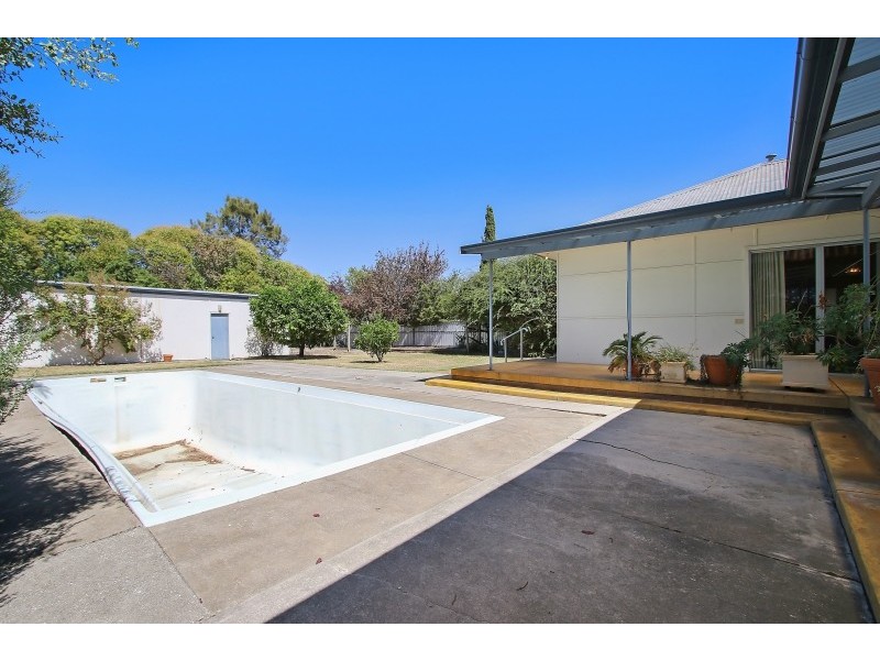 537 Sanders Road, Lavington NSW 2641