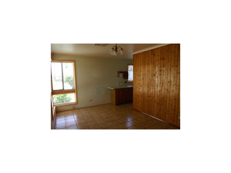 74 James Cook Avenue, Howlong NSW 2643