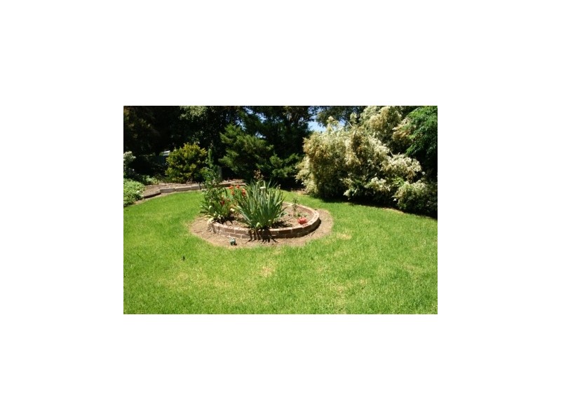 74 James Cook Avenue, Howlong NSW 2643