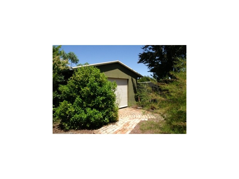 74 James Cook Avenue, Howlong NSW 2643