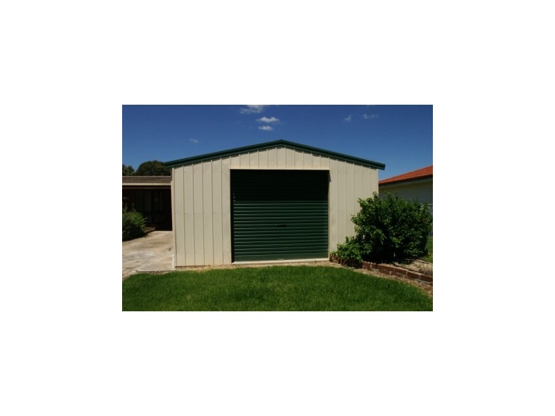 74 James Cook Avenue, Howlong NSW 2643